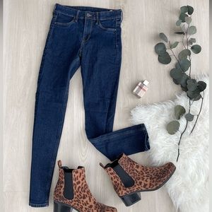 H&M Dark Wash Jegging / Skinny Jean - Size 25 Waist
